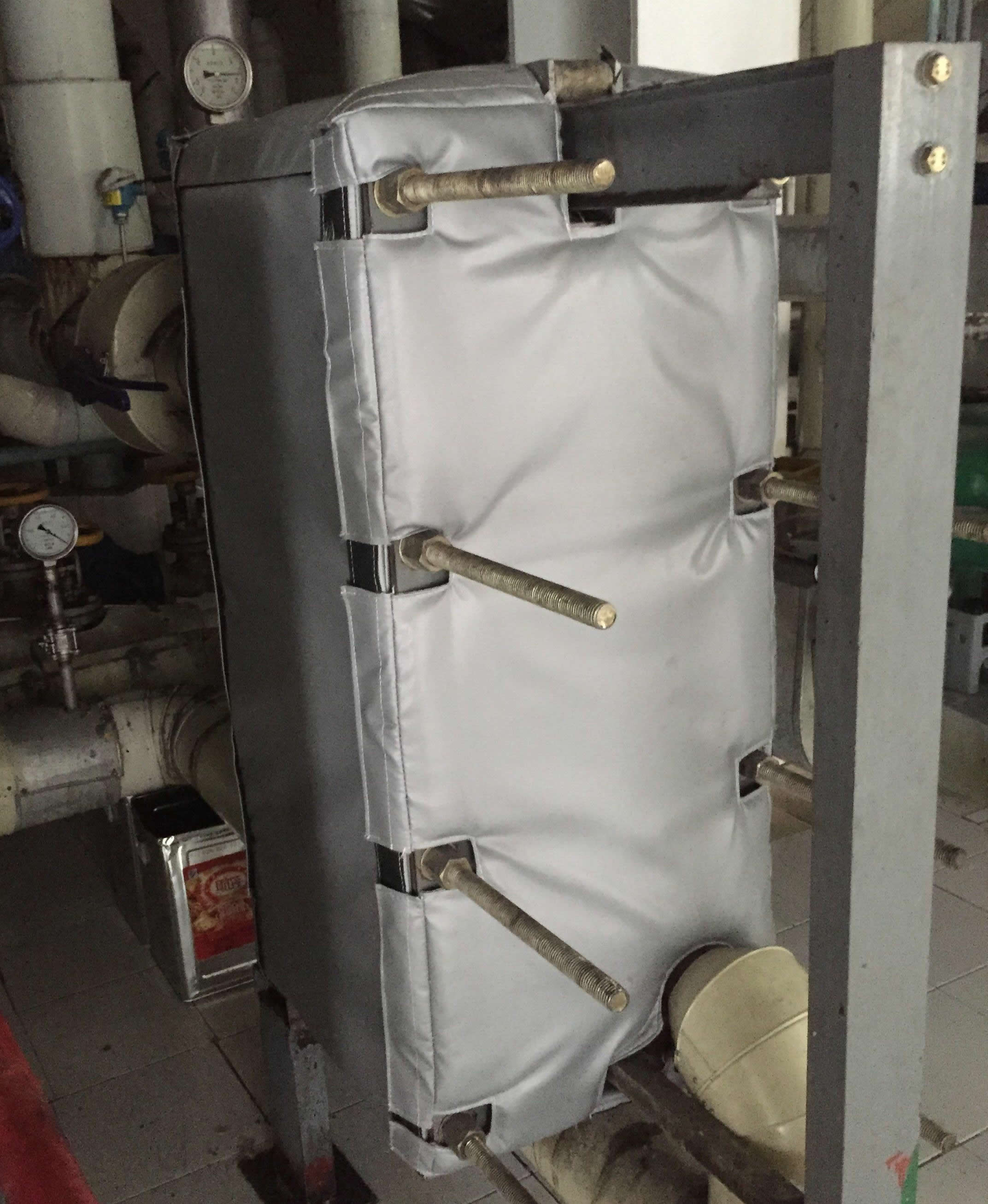 板式<a href=http://www.guanjiekang.com/e/tags/?tagname=%E6%8D%A2%E7%83%AD%E5%99%A8%E4%BF%9D%E6%B8%A9 target=_blank class=infotextkey>換熱器保溫</a>套