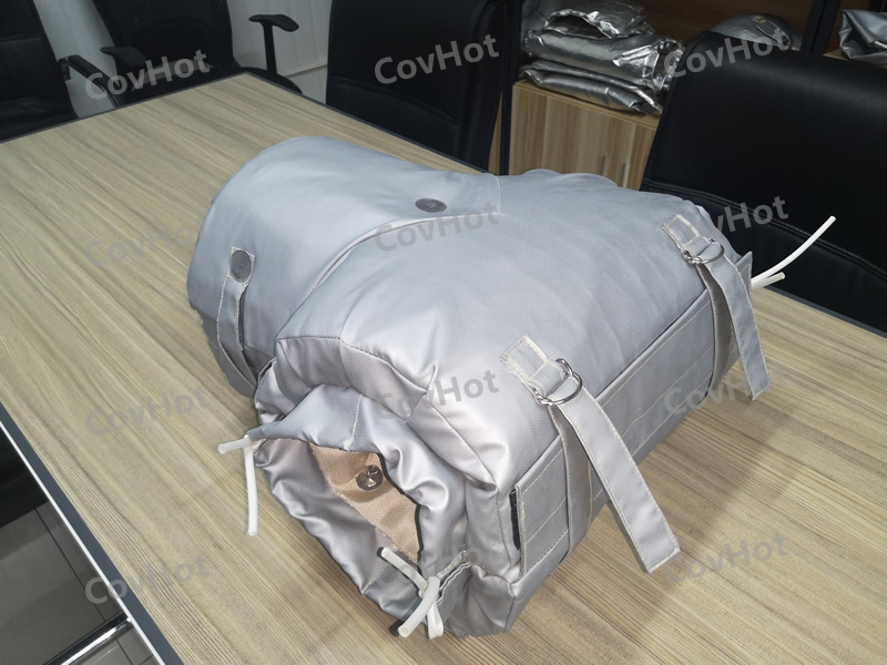 ? ? ? ?冬季氣溫逐漸變冷，我們大家自覺不自覺的都穿上了厚厚的衣服御寒。那么問題來了，我們的設備是否“穿暖”了？要不要穿些東西？穿哪些可以溫暖過冬？ ? ? ? ?石油，電力，化工等很多行業裝置每年冬季都會開展設備防凝凍工作，目的就是不凍壞一臺設備、一條管線。設備凝凍只是因為環境溫度的降低，解決這個問題常規來說不外乎就是做保溫。 ? ? ? ?為此，科好特開發了可以與閥門及設備一同工作的可拆裝保溫產品，安裝和拆卸變得容易，可反復使用。<a href=http://www.guanjiekang.com/e/tags/?tagname=%E9%98%80%E9%97%A8%E4%BF%9D%E6%B8%A9 target=_blank class=infotextkey>閥門保溫</a>產品用材屬于輕質柔性無石棉材料，在高度復雜和狹窄的區域同樣可以很好使用，無論是截止閥、球閥等均可安裝。通常用戶只需提供閥門名稱型號和同一型號數量清單即可訂購相應的可拆卸<a href=http://www.guanjiekang.com/e/tags/?tagname=%E9%98%80%E9%97%A8%E4%BF%9D%E6%B8%A9%E5%A5%97 target=_blank class=infotextkey><a href=http://www.guanjiekang.com/e/tags/?tagname=%E9%98%80%E9%97%A8%E4%BF%9D%E6%B8%A9 target=_blank class=infotextkey>閥門保溫</a>套</a>了，特殊類型需要提供詳細規格或尺寸。可拆卸<a href=http://www.guanjiekang.com/e/tags/?tagname=%E9%98%80%E9%97%A8%E4%BF%9D%E6%B8%A9 target=_blank class=infotextkey>閥門保溫</a>產品外觀漂亮整潔、表面可擦洗，環保，無污染。 ? ? ? ?給閥門穿上“保暖衣”，給企業“錦上添花”！