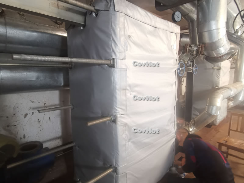 板式<a href=http://www.guanjiekang.com/e/tags/?tagname=%E6%8D%A2%E7%83%AD%E5%99%A8%E4%BF%9D%E6%B8%A9 target=_blank class=infotextkey>換熱器保溫</a>,<a href=http://www.guanjiekang.com/e/tags/?tagname=%E5%8F%AF%E6%8B%86%E5%8D%B8%E4%BF%9D%E6%B8%A9%E5%A5%97 target=_blank class=infotextkey>可拆卸<a href=http://www.guanjiekang.com/e/tags/?tagname=%E4%BF%9D%E6%B8%A9%E5%A5%97 target=_blank class=infotextkey>保溫套</a></a>